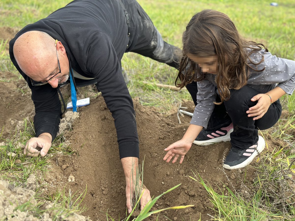 ¡CIRCE refuerza su compromiso con la sostenibilidad y se une a la iniciativa "El bosque de los zaragozanos"!🌱

Participamos en una plantación colaborativa de árboles impulsada por el Ayuntamiento de Zaragoza y ECODES.