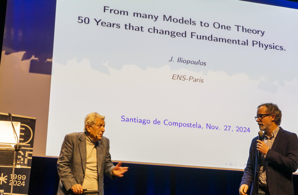🤩Foi un luxo recibir en Santiago a un dos artífices do Modelo Estándar da física de partículas.

🗣️ Jean Iliopoulos compartiu co público asistente á súa conferencia o seu testemuño en primeira persoa duns anos vertixinosos para esta ciencia ⚛️