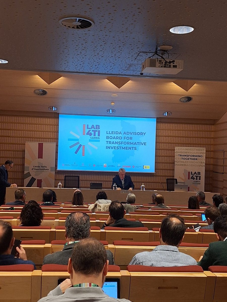 cambralleida's tweet photo. Iniciem el #LAB4TI! 🚀 Avui hem presentat 9 projectes de Bioeconomia que busquen generar 180M€ en inversions, talent i llocs de treball per transformar el territori. Una iniciativa del G10 dins "Lleida, Terra d’Oportunitats".
@Promo_Economica, @DiputacioLleida, @LleidasomTO https://t.co/bYY4ClOaVF
