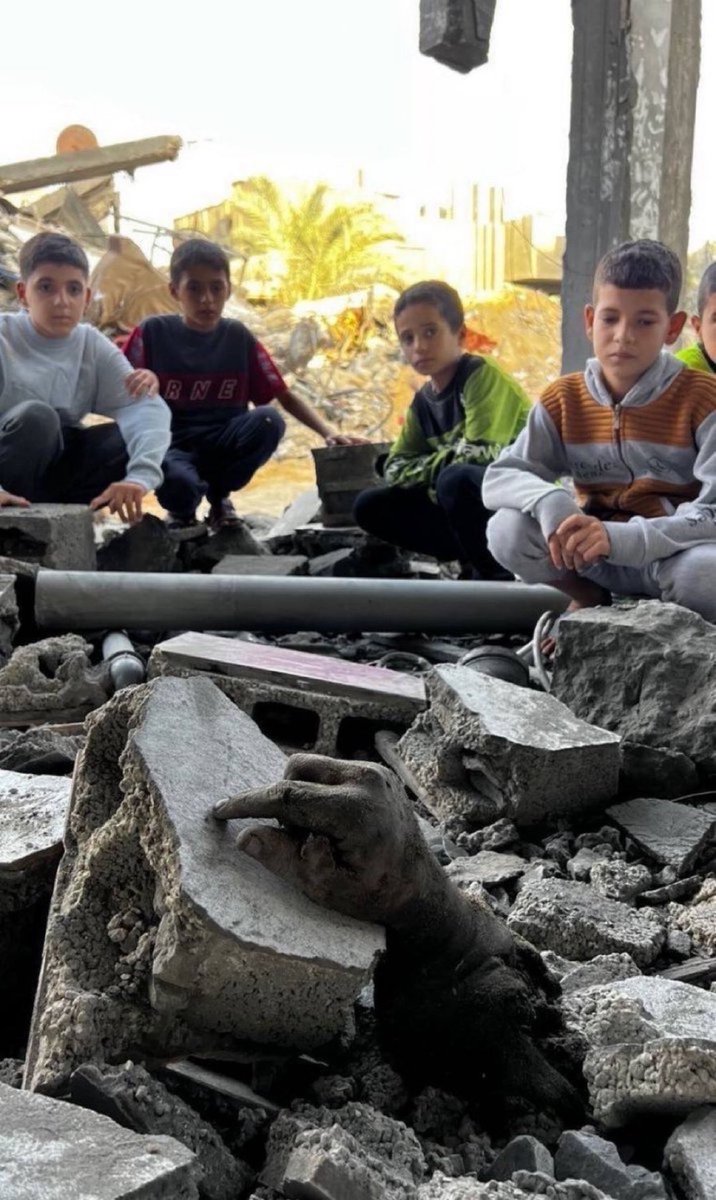 اللهم كن عوناً لأهلنا في #غزة ، وارفع عنهم البلاء، وأنزل عليهم نصرك المؤزر 🤲 . من #السودان، قلوبنا معكم ودعاؤنا لا ينقطع لكم بالصبر والثبات والنصر. غزة رمز الصمود وعصية على الانكسار ، وستنتصر بإذن الله
نصر من الله وفتح قريب