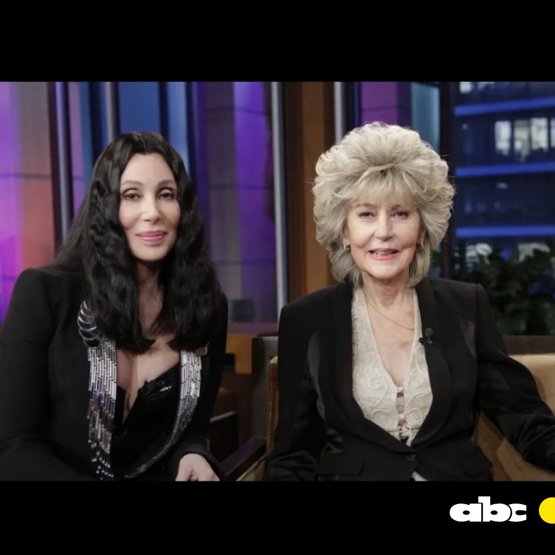 Romance985's tweet photo. #ABCGente | ¡Cher quedó en shock! 😱
🎙️ La diva del pop #Cher reveló que creció creyendo que su nombre era #Cherilyn, pero descubrió que era #Cheryl cuando vio su certificado de nacimiento. 😱
📚 En su libro recién publicado «Cher: The Memoir, Part One» relata este episodio de su vida.
😅 “Creí que Cherilyn era mi nombre hasta el día en que decidí cambiarlo legalmente a simplemente Cher”, escribe la ganadora de premios como el Óscar y el Grammy.
🫣 Aseguró que su difunta madre Georgia Holt (que tenía 19 años cuando dio a luz a Cher en 1946) estaba agotada después del parto y no se dio cuenta de la confusión. 🥹
🔸 Leé más en el link https://t.co/0BbCtX272z
¿Qué opinás? 🤔⬇️
98.5FM🎧 Solo Éxitos.
📲https://t.co/1xieAzYSd5