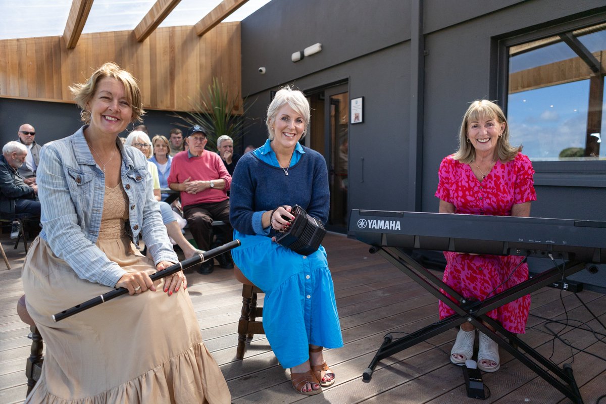 tyronetv_irl's tweet image. 🎶Buail isteach anocht ag 21.30 ar @TG4TV don dara eipeasóid den tsraith nua de Scoil Samhraidh Willie Clancy!🎶

🎶Tune in tonight from 21.30 on @TG4TV for the second episode in the new series of Scoil Samhraidh Willie Clancy!🎶

#SSWC