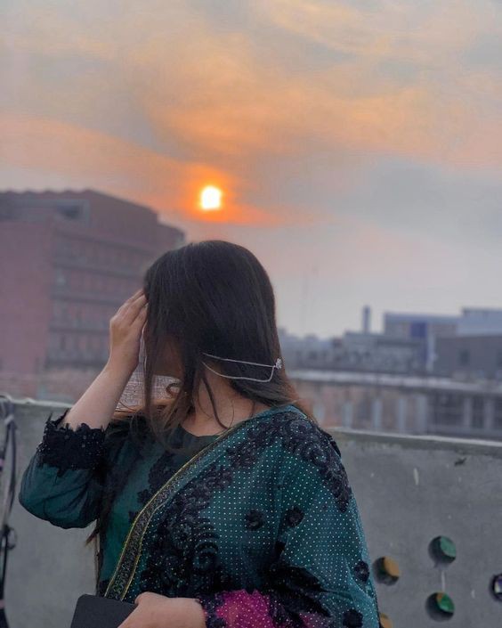 Good Evening 💕💞

"Beautiful sunset view 🪟