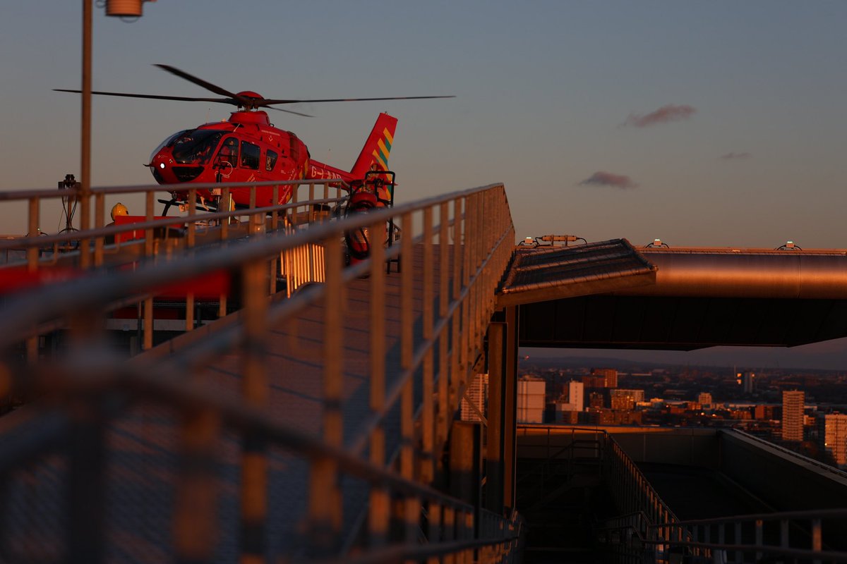 This image of the air ambulance by #LizHatton beautifully captures the changing light.  Thinking of all her family and friends.  justgiving.com/crowdfunding/v…