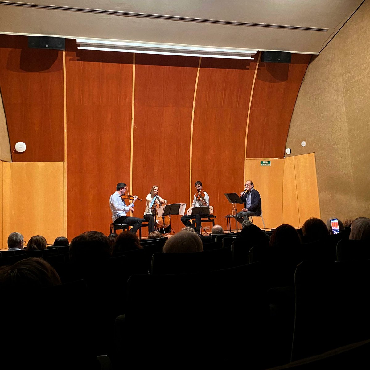 artisticspro's tweet photo. Gràcies lleidatans! Demà farem l'últim concert de la gira del #TrioOrfeu, a les 19h, a la #Biblioteca d'#Anglès, #Girona. Si podeu, no us ho perdeu!

#ResNoÉsMesquí #música #poesia #rapsode #AgustíLleyda #AnyPapasseit https://t.co/QvwpmeifOd