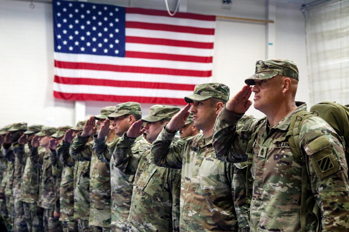 USArmy's tweet photo. This #Thanksgiving and every day, we salute the #USArmy Soldiers serving today, their families who stand strong in support and the veterans who have served with honor. 🇺🇸 

Thank you and #HappyThanksgiving! 🦃 https://t.co/XWSPUAfPND