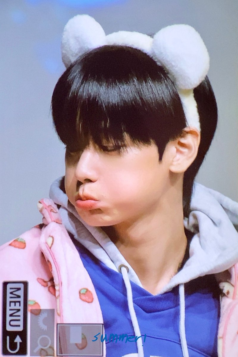 SUMMER98's tweet photo. 241128 하 귀여워 볼뿌뿌🥹❤️
#주연 #JUYEON #더보이즈 #THEBOYZ https://t.co/HchTPOK33n