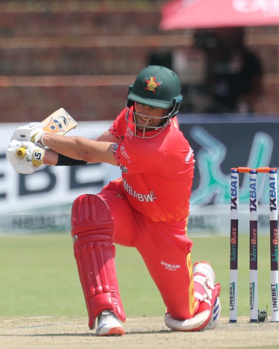 Craig Ervine reaches his 21st ODI fifty 👏 