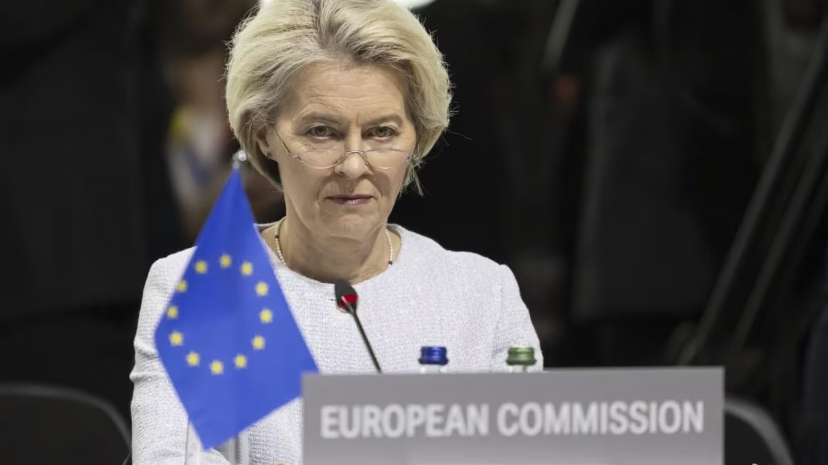 RobertoAvventu2's tweet photo. Von Der Leyen appena rieletta ha precisato che il suo primo obiettivo nei prossimi anni sarà la decarbonizzazione totale, quindi eliminazione di tutte le auto entro il 2035....sei d'accordo con lei? https://t.co/UPsLOL2MCK