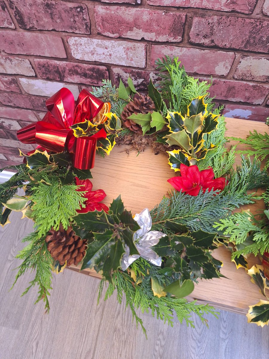 We’ve had a fabulous morning getting into the festive mood with florist Bea who has supported us to produce these beautiful wreaths to hang on our doors….#creativechristmas 💜🎄