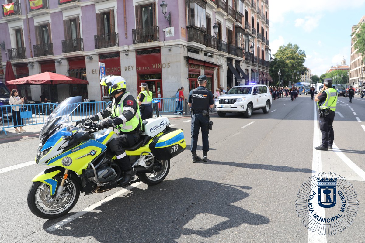 🏍️#BuenosDías #Madrid #Campañademotocicletas. Mucha precaución con las primeras heladas y recuerda ir siempre bien equipado:
🚩Circula con el casco protector en todo momento
🚩Comprueba que esté homologado
🚩Abróchalo correctamente para que te proteja en caso de accidente.
#PMM