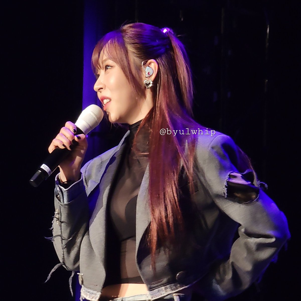 ByulWhip's tweet photo. My appreciation post for the pictures I took last night in Boston of this outfit #MOONBYUL wore because this was amazing. https://t.co/GS6hCXZavh