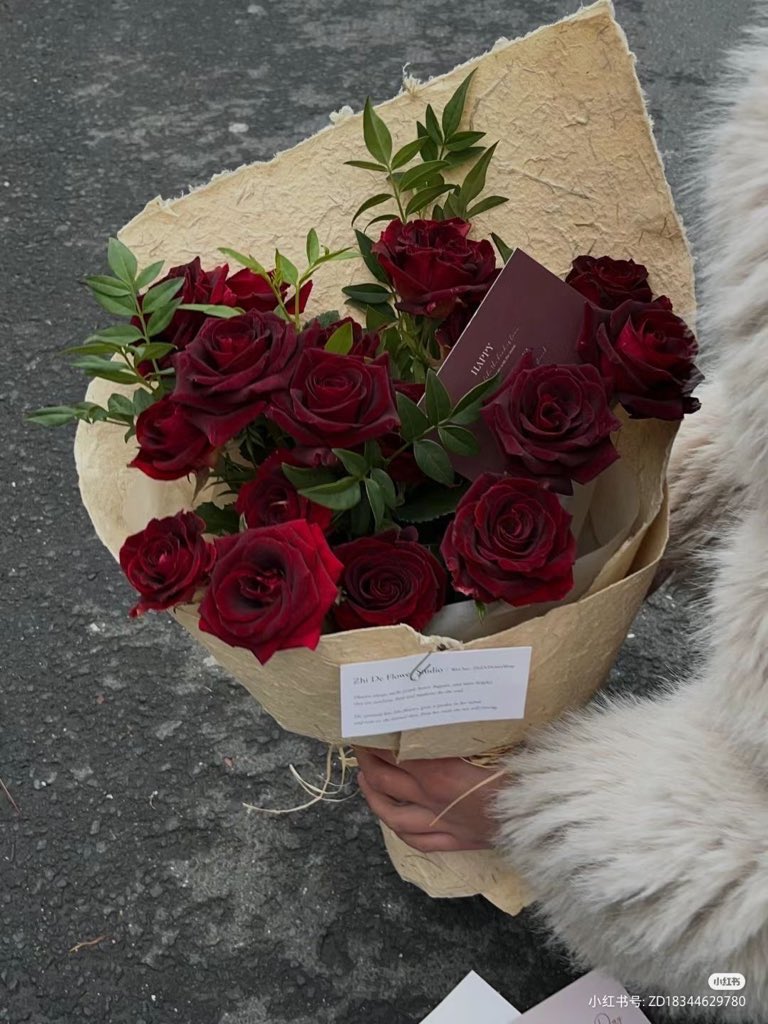 i3Moment's tweet image. Red roses