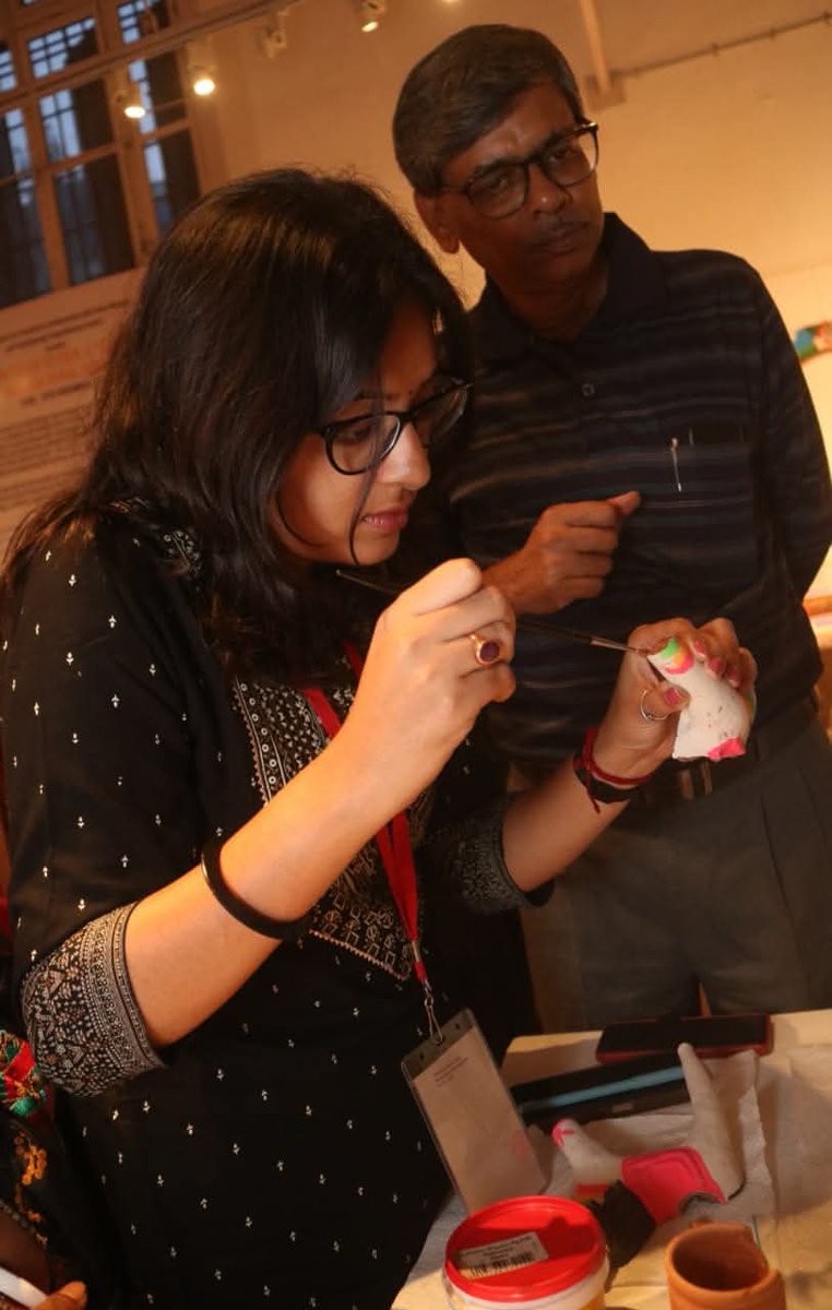 IndianMuseumKol's tweet image. As a part of our ongoing collaborative exhibition-cum-seminar on "From Fields to Folk: A Journey through Rural Heritage", with the Kolkata Centre for Creativity, we organised a #ConservationWorkshop.
Conducted by the conservation team of @KCCinkolkata.