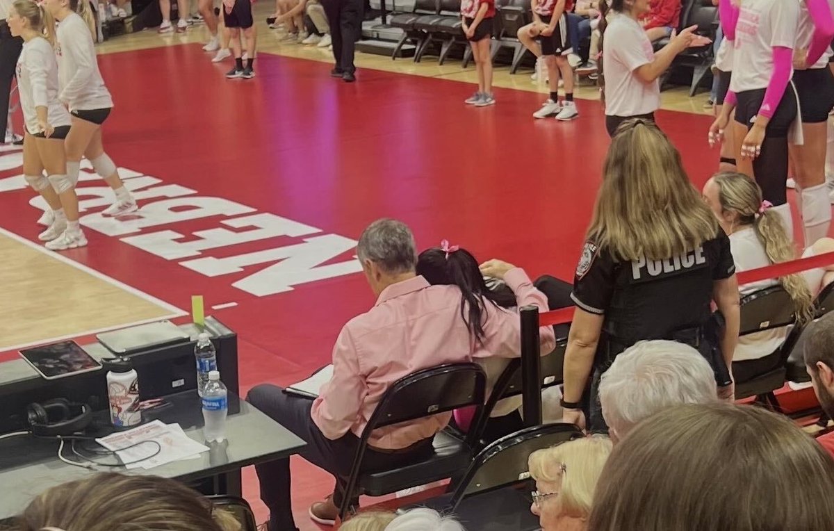 Cook’s patience and care led them to form an uncommon bond.

“One of my biggest goals in life is to make him proud,” Murray says. 

As Nebraska aims for another run at a national championship, she is thriving. 

A story of “unconditional love.” 

nytimes.com/athletic/59535…