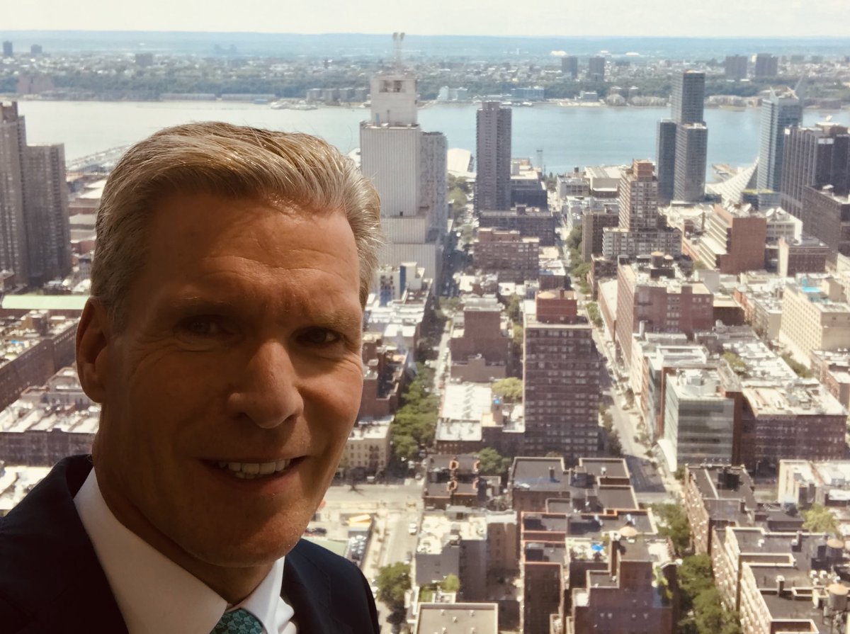 Sending best wishes to my US friends and family celebrating Thanksgiving. May your Thanksgiving be full of love, laughter, peace and joy