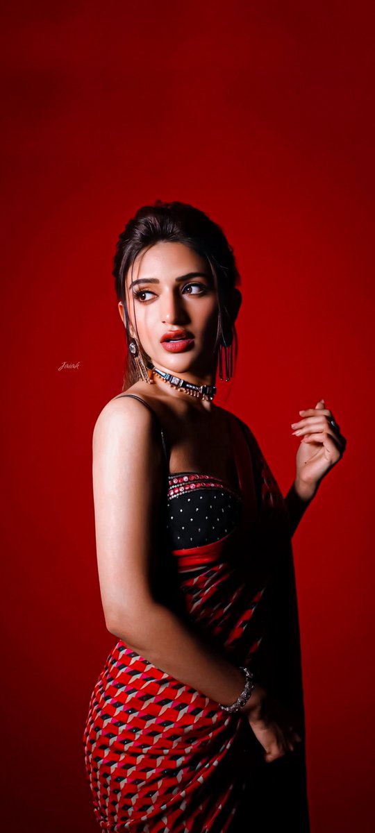 Design_JaiAK___'s tweet image. Red Hot Beauty "Sreeleela" HD Retouch Wallpaper Collection ! ♥️✨