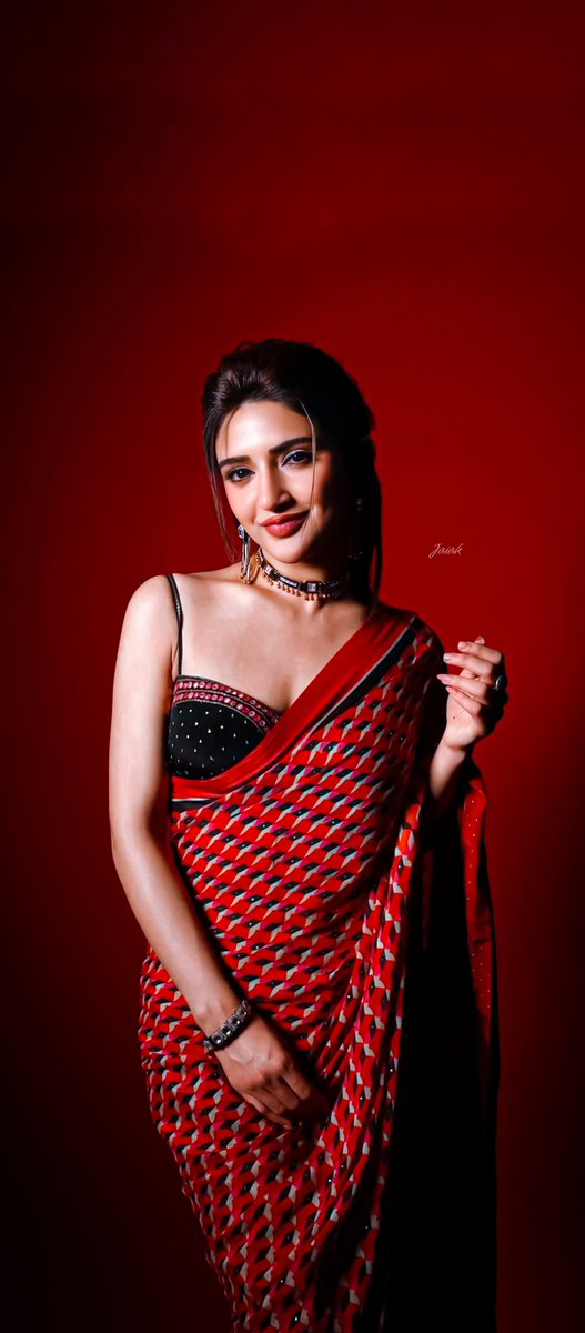 Design_JaiAK___'s tweet image. Red Hot Beauty "Sreeleela" HD Retouch Wallpaper Collection ! ♥️✨