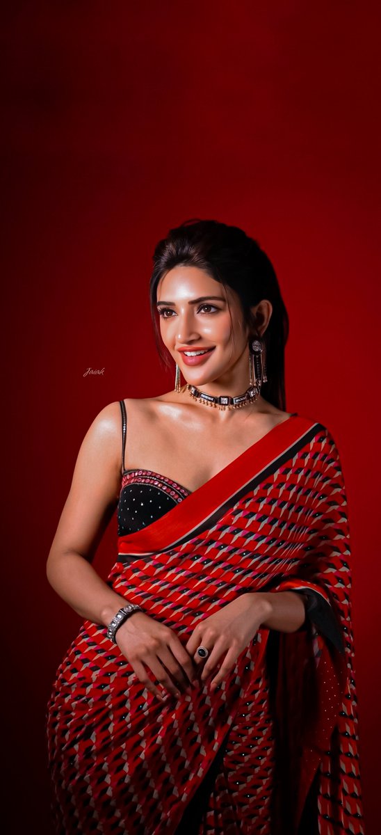 Design_JaiAK___'s tweet image. Red Hot Beauty "Sreeleela" HD Retouch Wallpaper Collection ! ♥️✨