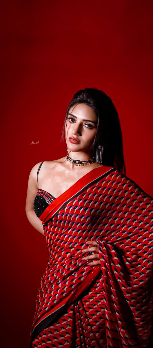 Design_JaiAK___'s tweet image. Red Hot Beauty "Sreeleela" HD Retouch Wallpaper Collection ! ♥️✨