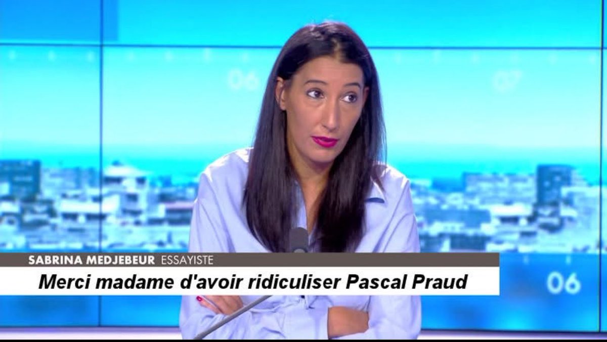 sistadunet's tweet image. Ce matin dans #Hdpro #Hdpros ils ont diffusés une scène où #MacronLaHonte a reçu les vainqueurs du concours « Talents des Cités » . 

Il s'est félicité de la remise d'un prix à une femme voilée né en Algérie, Khadidja Benyahi qui a créé un truc d’inclusion…

Pascal Praud a
