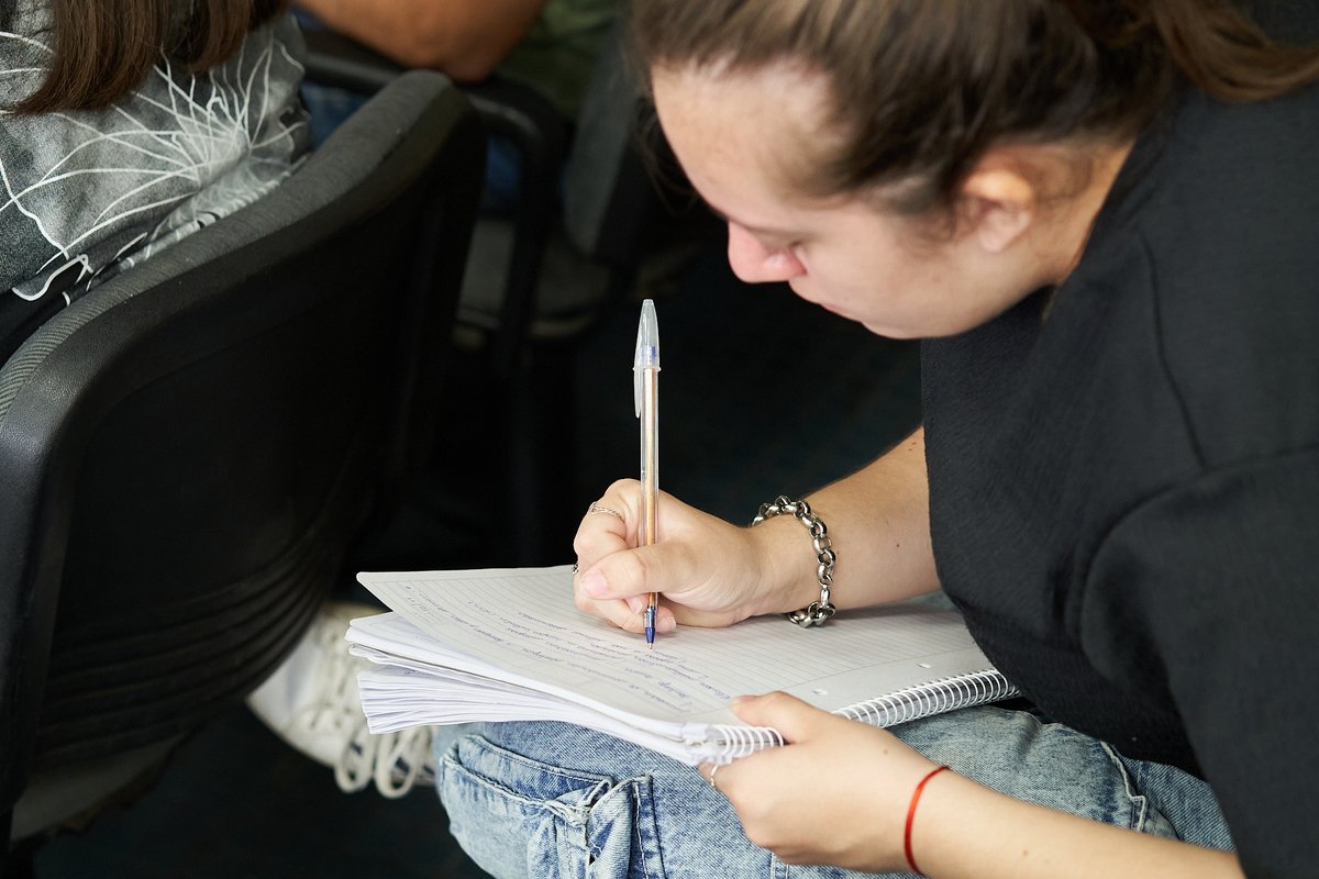 💬Panel "Periodismo en tiempos violentos". 
📌Noelia Barral Grigera, Pablo Caruso y Camila Godoy debatieron sobre la profesión en un nuevo contexto en el marco de la #VIIJCE 
<a href="/nbg__/">Noe Barral Grigera</a> 
<a href="/carusopablo/">Pablo Caruso</a> 
<a href="/Ccamigodoy/">Cami</a>