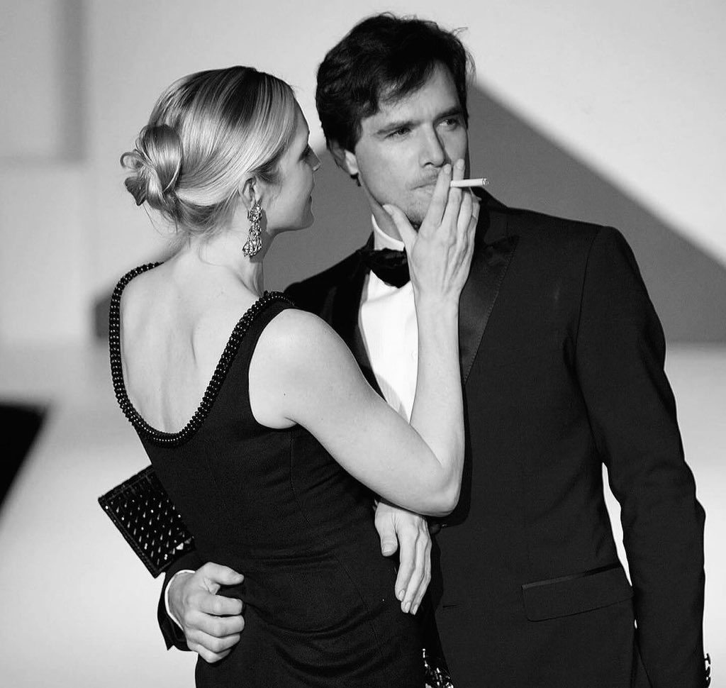 there’s a certain carolyn bessette-kennedy &amp; jfk jr vibe to them