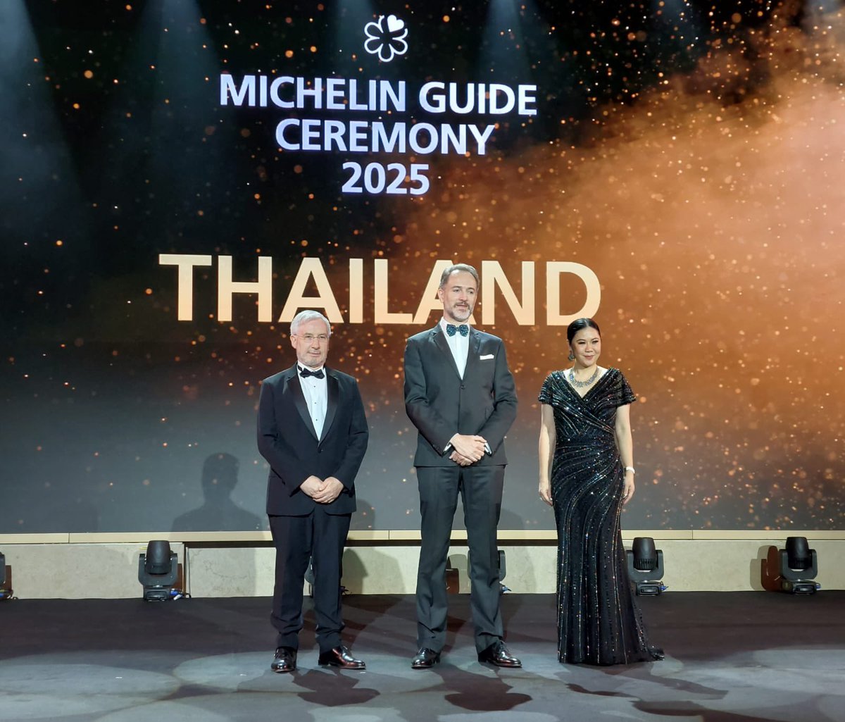 JC_Poimboeuf's tweet photo. The #MICHELINGUIDETH ceremony is a much anticipated event in #Bangkok. At this year’s edition, a 🇹🇭 restaurant has been awarded 3 stars for the first time! The evening was also a wonderful opportunity to showcase some 🇫🇷 products. https://t.co/jHXme7kVQI