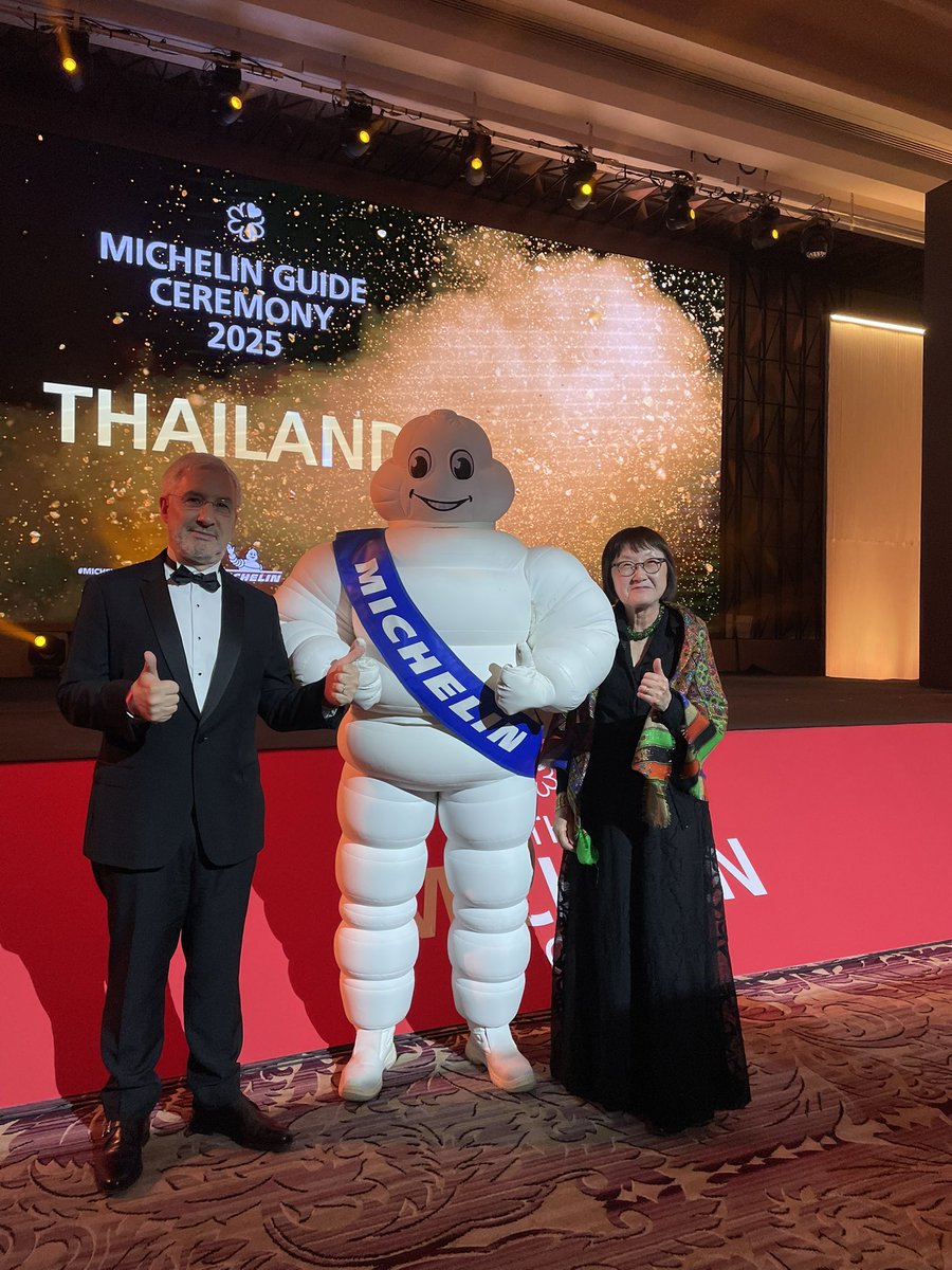 JC_Poimboeuf's tweet photo. The #MICHELINGUIDETH ceremony is a much anticipated event in #Bangkok. At this year’s edition, a 🇹🇭 restaurant has been awarded 3 stars for the first time! The evening was also a wonderful opportunity to showcase some 🇫🇷 products. https://t.co/jHXme7kVQI