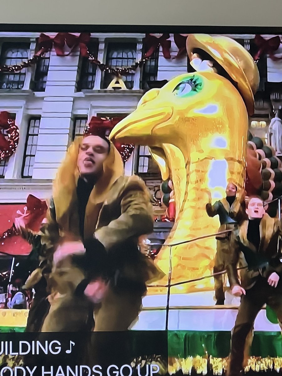 BabblingDan's tweet photo. She is the moment. 

#MacysParade

#MacysThanksgivingDayParade https://t.co/ICqVmWGHlM