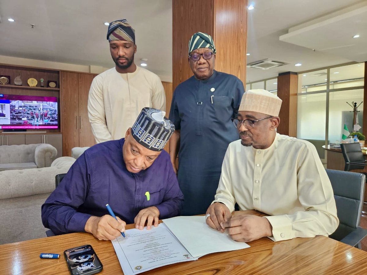 Breaking: 

Nigerian Midstream and Downstream Petroleum Regulatory Authority (NMDPRA) has presented Licence to Establish (LTE) a 27,000 barrels per day (bpd) Refinery in Dole-Wure, Akko, Gombe State by Process Design and Development Limited.