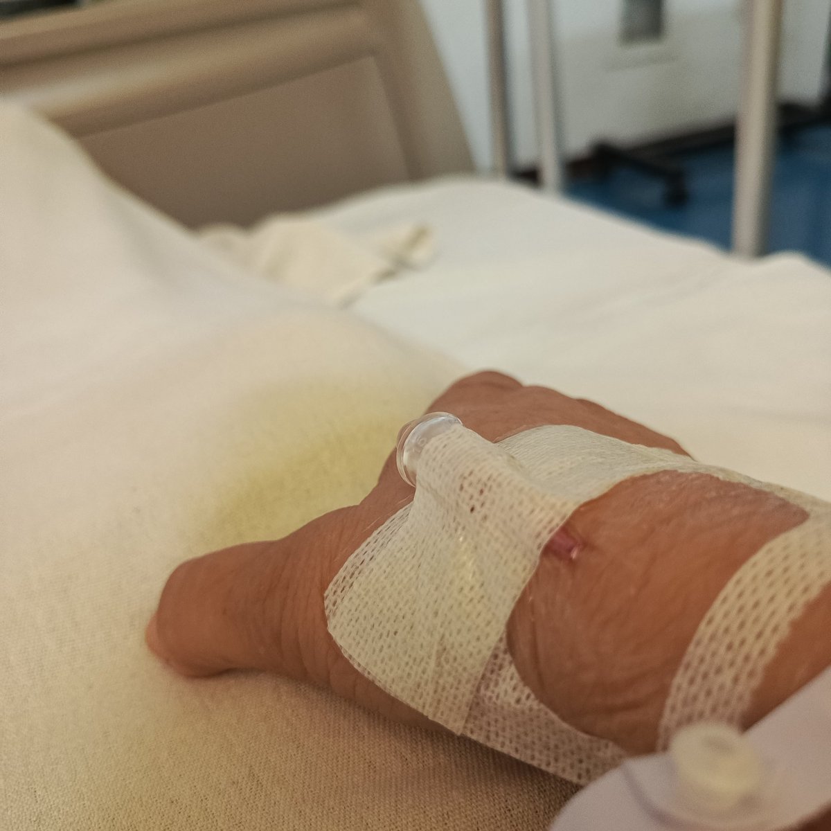 Yo sé que esto da resultado, les pido por favor todas sus buenas vibras, en un rato paso a cirugía, se aceptan bendiciones, oraciones y buenas vibras, gracias. 🥰