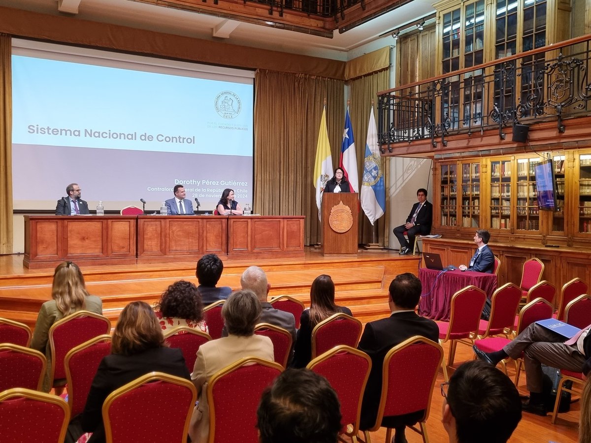 Esta mañana, la Contralora General, Dorothy Pérez, participó con una charla magistral en las XX Jornadas de Derecho Administrativo de la <a href="/AdadChile/">ADAD - Chile</a>, en la casa central de la <a href="/ucatolica/">Universidad Católica</a>, donde se refirió a la necesidad e importancia de retomar un sistema nacional de control en 🇨🇱.
