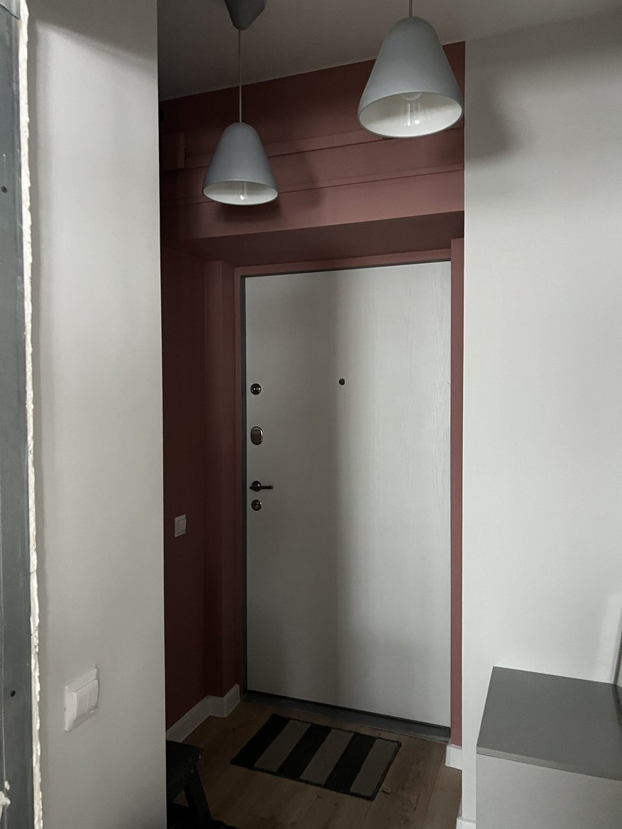 Он такой: да нет у меня депрессии 
Также он: ночью красит уже недавно покрашенные стены