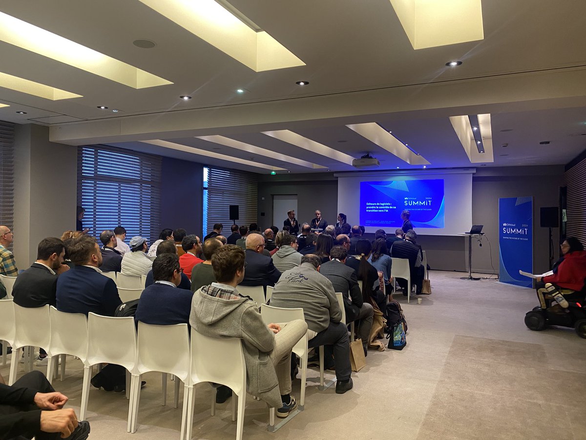 #OVHcloudSummit24 #Paris 
Un des sujets discuté: Prendre le controle de sa transition vers l’IA… plusieurs defis à anticiper: coût énergetique et financier. <a href="/OVHcloud/">OVHcloud</a> <a href="/jeanduchrtist/">@jeanduchrist</a>