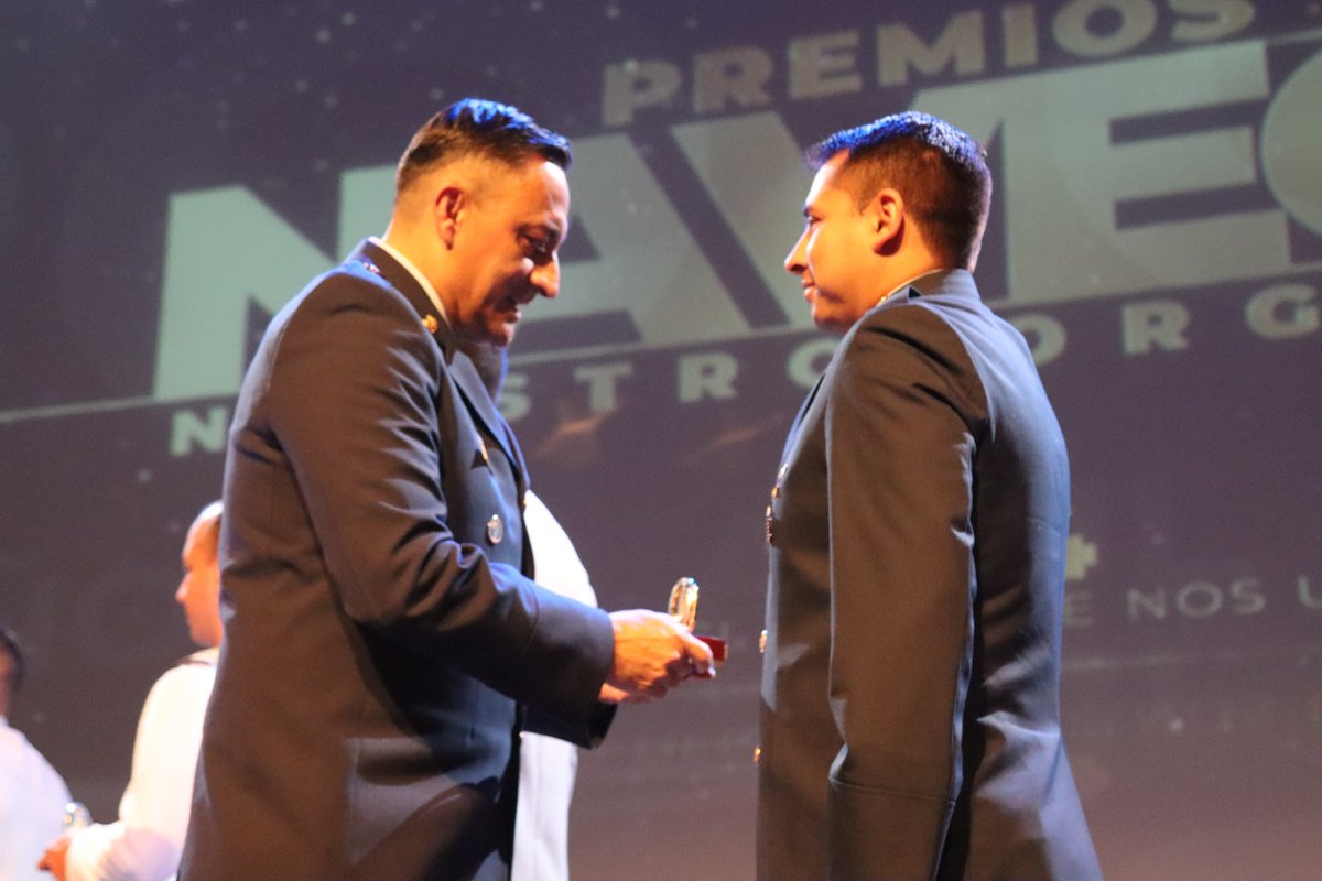 DISCuniandes's tweet photo. 🌊✨ #OrgulloDISC: Premio Navega 2024 ✨🌊

¡Felicidades al prof. Yezid Donoso, prof. Mario Linares y al estudiante Camilo Barreto por su contribución al fortalecimiento naval de Colombia! 🛡️⚓

🔗 Más info: https://t.co/A4tfRNU5Gh https://t.co/CxI6RpcfHH