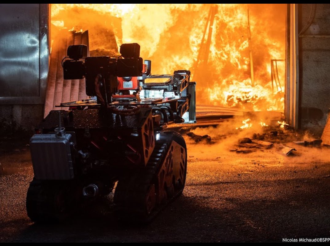 phsallenave's tweet photo. La TeamMREI @SecCivileFrance continue d’avancer avec le #ClubExport et @FFMI_Incendie 
Échanges avec @ManonVmz chez @SharkRobotics 
Les noms #Colossus #RhynoProtect vous parlent ?
Plus d’info la semaine prochaine. Promis #DaftGend @Gendarmerie_017  je roule doucement !! https://t.co/mIAB2yJRJH