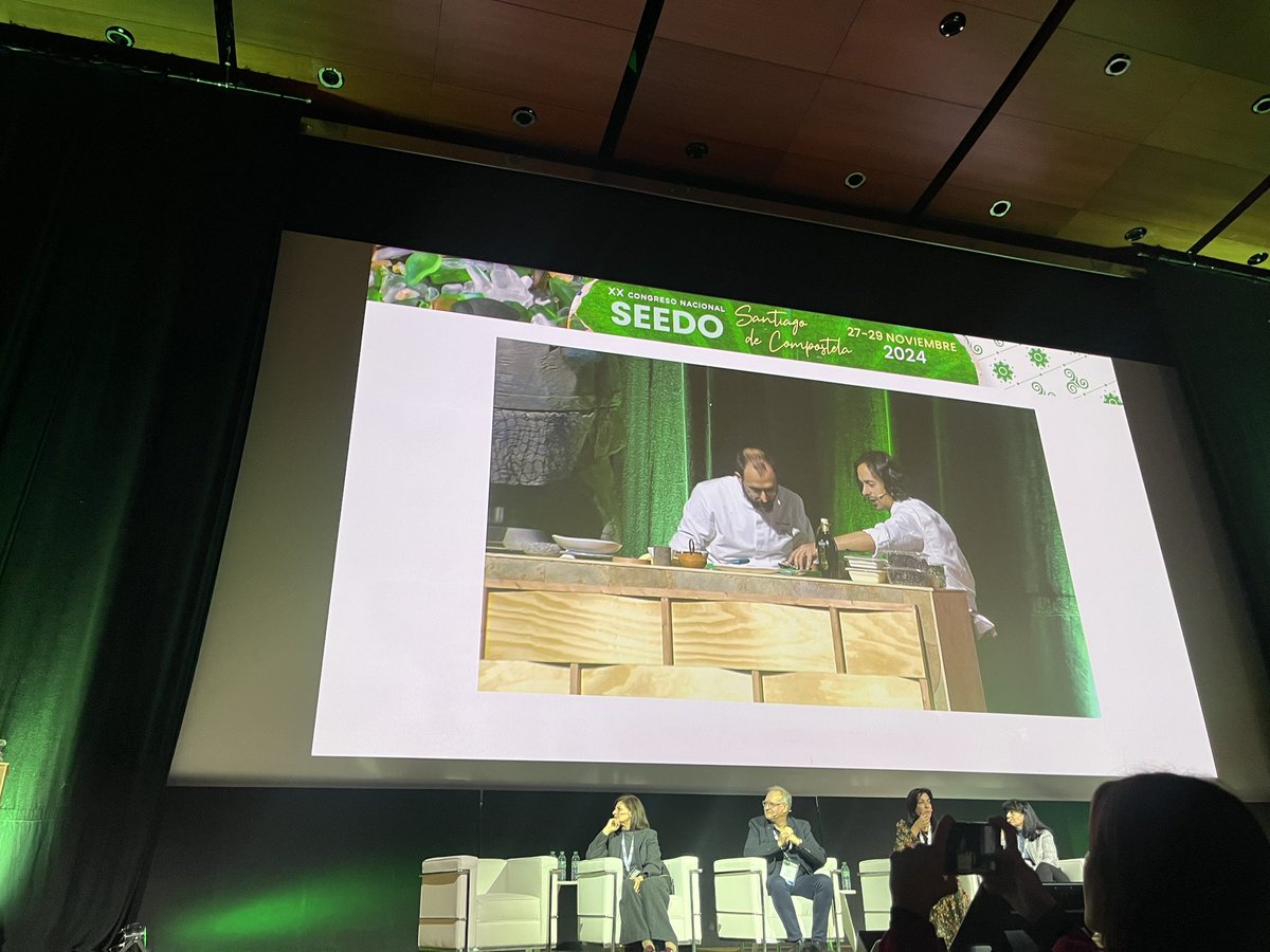 Aprendiendo a cocinar #dietaatlantica con Kike y Eloy de <a href="/HortaDObradoiro/">A Horta do Obradoiro</a>   Rico y saludable #SEEDO2024 <a href="/SociedadSeedo/">SEEDO</a>