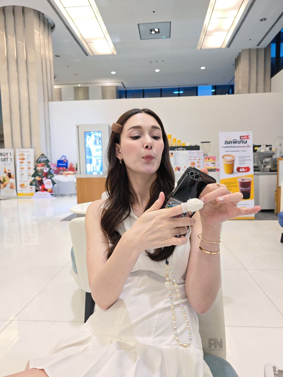 PigzyNatt's tweet photo. เชิดทำไม งง เชิดตั้งแต่เดินเข้าตึก อวดรอยรักที่แมวฝากไว้เหรอ หลักฐานการเป็นแม่แมวมือใหม่ป่ะ https://t.co/Lgv9TriZHh