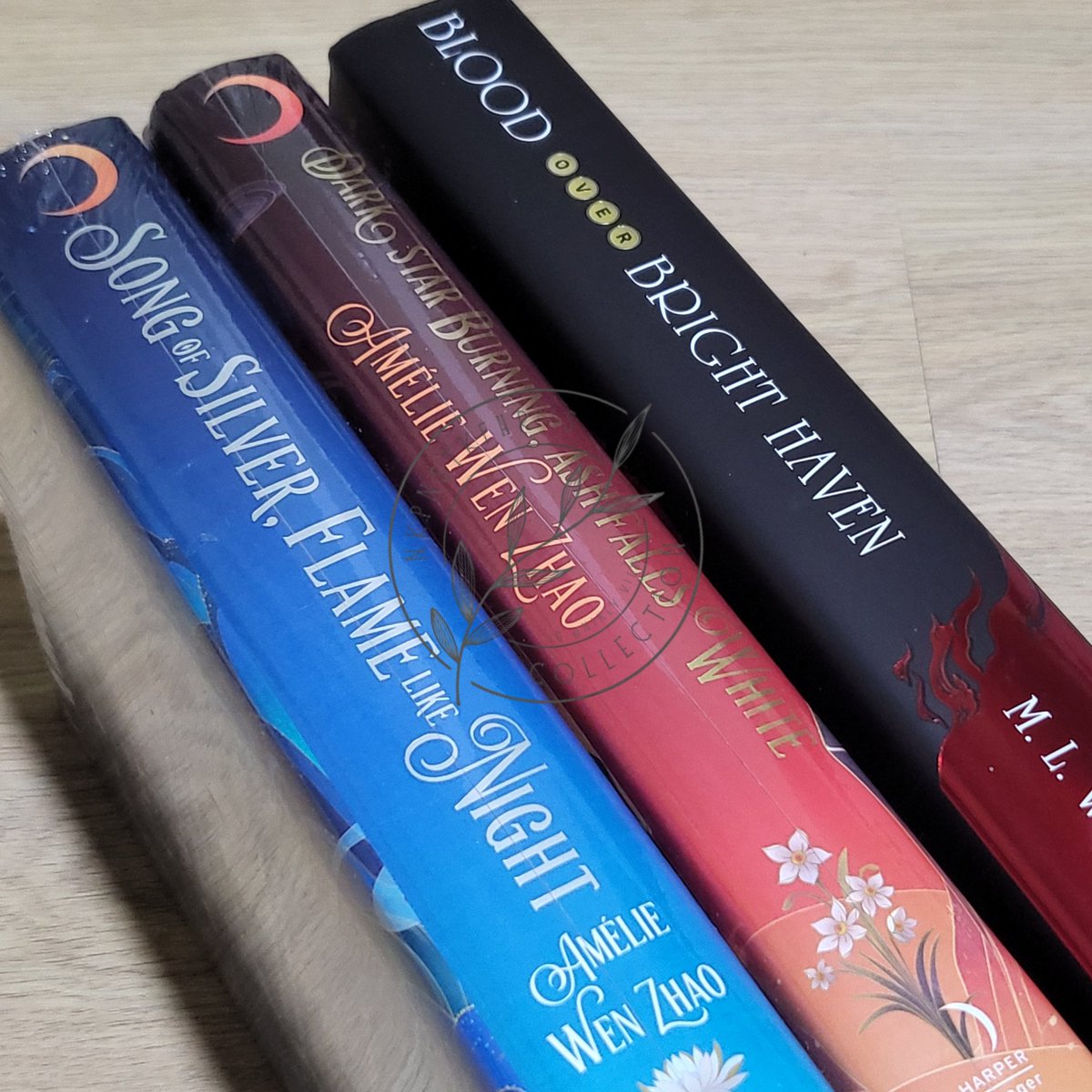 2kiview's tweet photo. 📬— bookmail!
very excited to receive these beautiful books 📚
#SongOfSilverFlameLikeNight #DarkStarBurningAshFallsWhite #AmelieWenZhao #BloodOverBrightHaven #MLWang https://t.co/vUnTxiBQAA