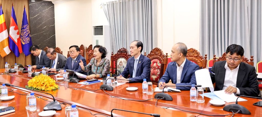 AsambleaCuba's tweet photo. Fraternales encuentros sostuvo diputada @marthadelcmv con el Grupo Parlamentario de Amistad con #Cuba🇨🇺 en #Cambodia🇰🇭 y con diputados de Comisión de Educación, Juventud, Deportes, Cultura, Religión y Turismo de este órgano legislativo, encabezados por sus respectivos titulares https://t.co/KfM8ZonEQP