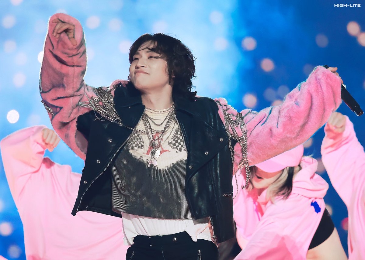 High__Lite's tweet photo. 241123 MAMA AWARDS
🩷🤍🩷🤍

#대성 #DAESUNG #DLITE #テソン 
#2024MAMA      
#MAMAAWARDS
#2024MAMAAWARDS      
@d_lable https://t.co/rsT79GPln7