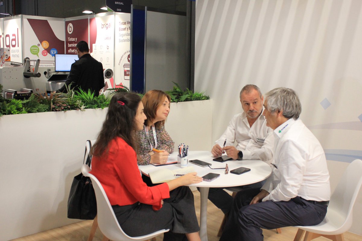 ComToMark's tweet image. Asimismo, acompañamos a nuestro cliente Domino Printing Sciences durante una entrevista realizada por la periodista Marta Castillo Dordio de Alimarket a sus directores generales, Henrique y Ricardo Gonçalves. 🎙️

#Empack2024 #LogisticsAndAutomation #Innovación #Logística