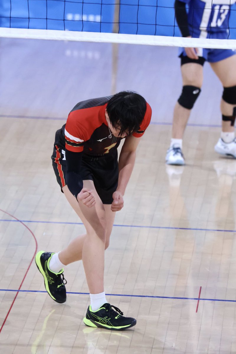 mk_ma13's tweet photo. 後輩たちがリベンジしてくれた🔥
最初動き硬すぎだし長田くんとか顔こわばってたからどうなるかと思ったけど、途中からみんなのエンジン全開で勢い止まらんかったー！！！さりょうかっこよすぎた🥺🌟
楽しい熱い試合見せてもらった😌👏
#愛知学院大学バレーボール部 https://t.co/khe592TZnY