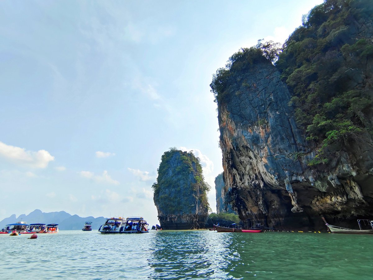 bouaTHN's tweet photo. ✨After exploring #JamesBondIsland, our journey continues in Phang Nga Bay to the floating village of #KohPanyee &amp; the stunning #KohHong. 🛶🏝️ 

Dive into part 2 on my #web3 #blurt blog 👉 https://t.co/0AXMpqbdHU

#TravelBlog #Thailand #Adventure 🐚🌅 https://t.co/NgKi3f7pSA
