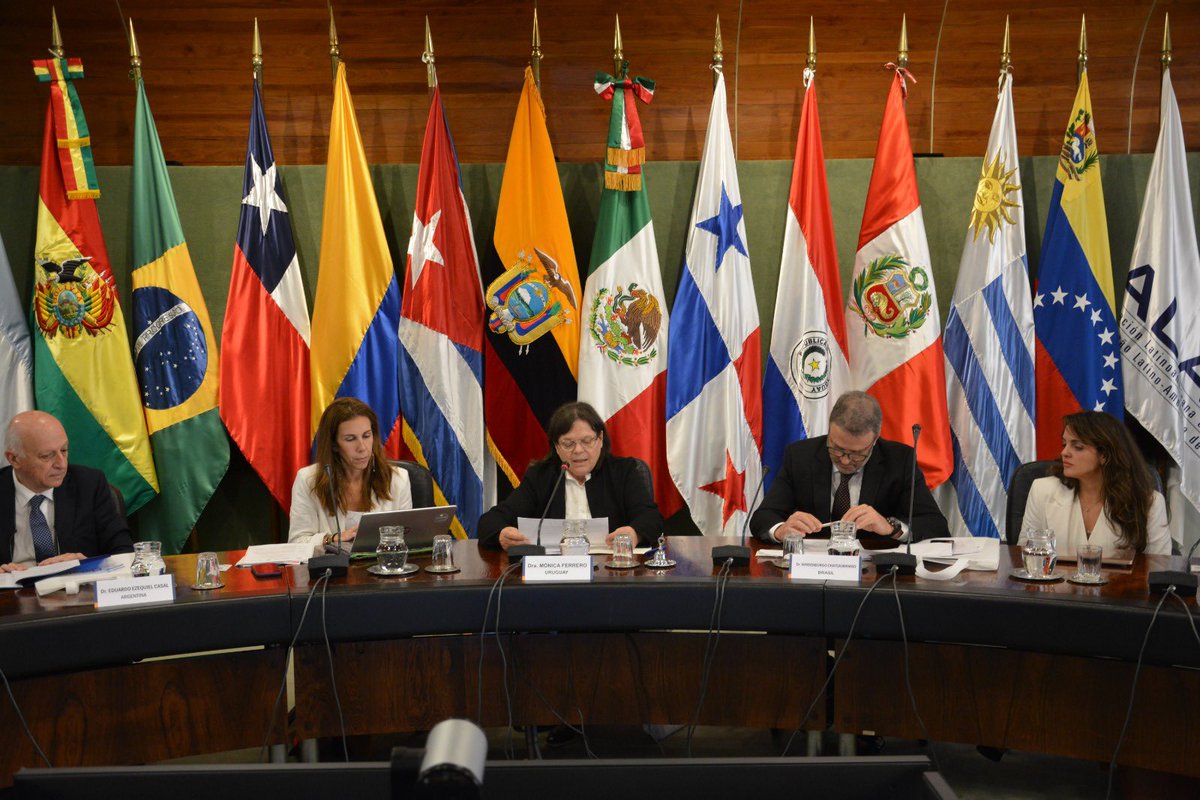 En la 36 Reunión Especializada de Ministerios Públicos del Mercosur, Fiscales y Procuradores Generales se reunieron en Montevideo, Uruguay, a fin de reiterar el compromiso firme y permanente de hacer frente a los crímenes transnacionales y amenazas a estas y a la sociedad 🫱🏼‍🫲🏽