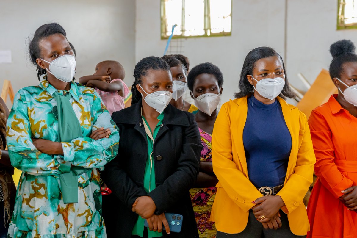 FAWERwanda's tweet photo. Today, FAWE hosted a study tour for SEF beneficiaries to learn from success stories.

We met Alphonsine Muhimpundu, who used SEF funds to start a fertilizer supply business in Nyaruguru. With 8 employees and 3,000 tons supplied per season, she's truly transforming agrobusiness! https://t.co/R4oNXOoLEH