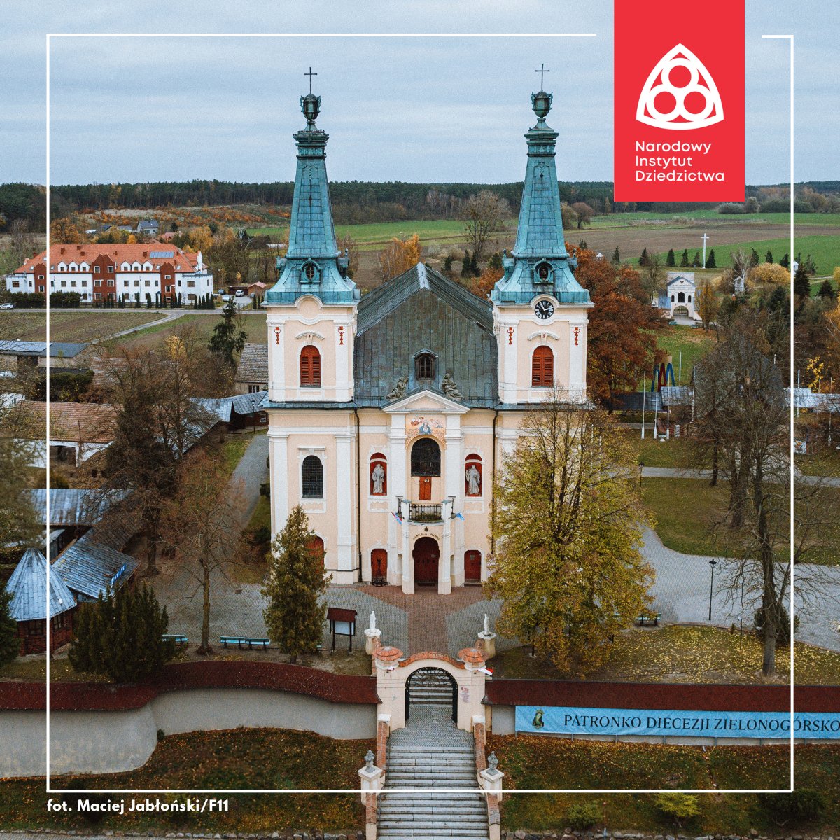 NarIDpl's tweet photo. Rozporządzeniem @prezydentpl, na wniosek Ministra Kultury i Dziedzictwa Narodowego, Sanktuarium Matki Bożej Rokitniańskiej zostało uznane za pomnik historii!🎉

To już 131. obiekt o szczególnym znaczeniu dla dziedzictwa kulturowego Polski.

Szczegóły: https://t.co/YT5YhnoLVk https://t.co/mmXbWW5c1m