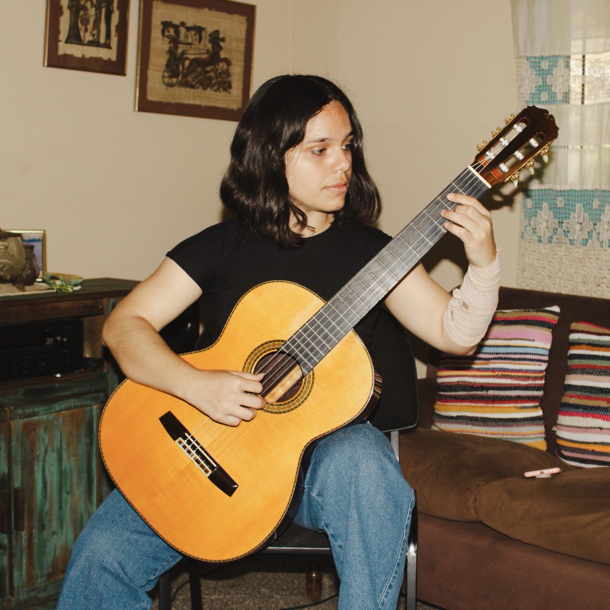 Instrumentotek's tweet photo. ¡Estamos a solo 48 horas de la Gran Final y seguimos con las pruebas de instrumentos! Belén Sequeira, Diego Solís y Salma Gómez son finalistas que también ya pasaron a conocer y probar todas las guitarras que conforman la Instrumentoteca Toyota. ⭐️ https://t.co/moi5jSYfzC