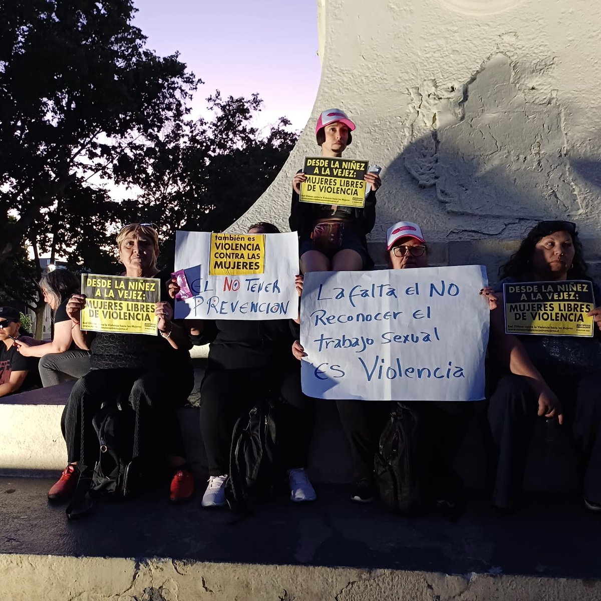 RedTraSex's tweet photo. ¡Así vivimos el #25N en la región! 💜✊
Desde la RedTraSex, exigimos nuestro derecho a vivir y trabajar libres de violencia en toda la región. Nuestras vidas importan. #TrabajoSexualEsTrabajo #25N #NiUnaMenos #NiUnaTrabajadoraSexualMenos #VidasLibresDeViolencia https://t.co/4sGxT1u1cp